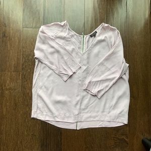 TOPSHOP Blouse in Light Purple Lilac. Size 8.